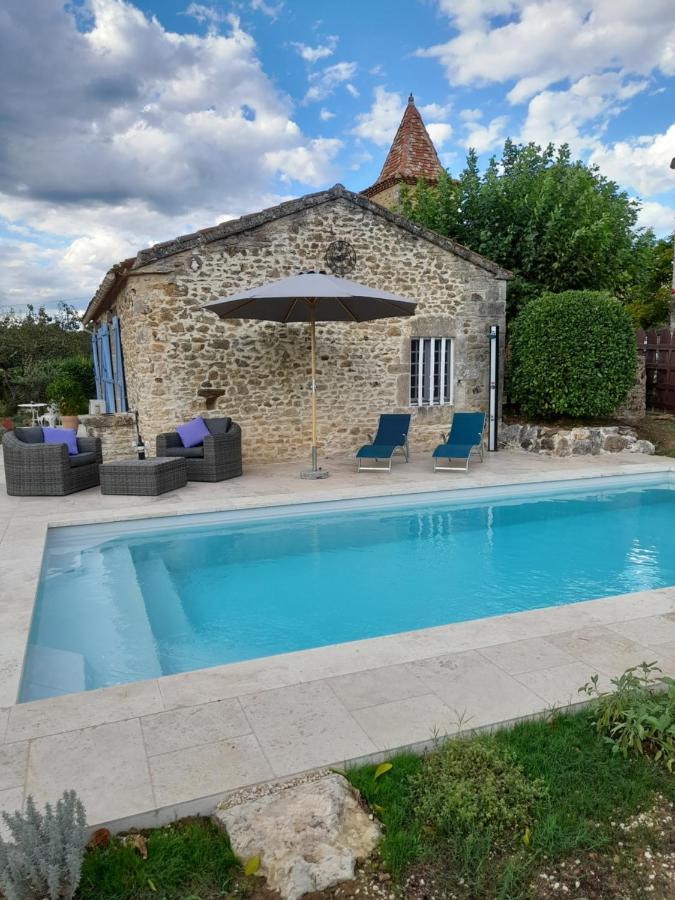 La Petite Maison Bleue Avec Piscine Loubejac Exterior foto