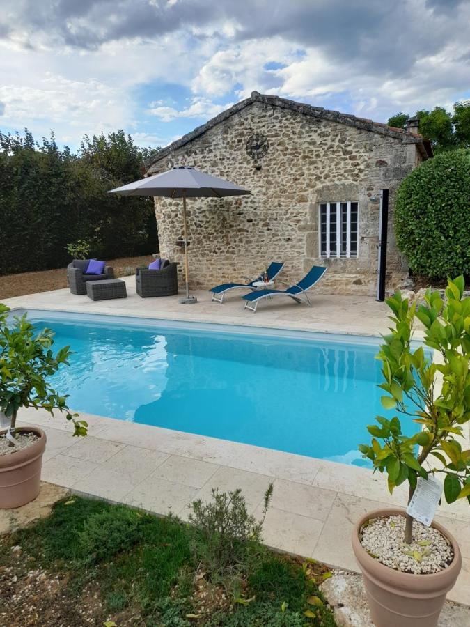 La Petite Maison Bleue Avec Piscine Loubejac Exterior foto