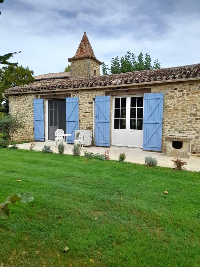 La Petite Maison Bleue Avec Piscine Loubejac Exterior foto