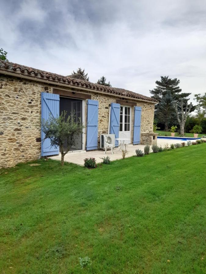 La Petite Maison Bleue Avec Piscine Loubejac Exterior foto